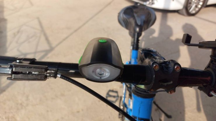 Продам велофару с сигналом