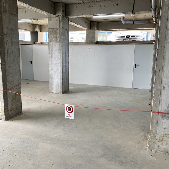 Se vinde loc de parcare subteran cu boxa de depozitare  (Tractorul)