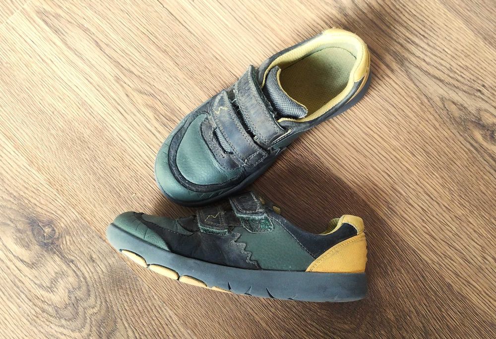 Оригинални обувки Clarks с лепки, естествена кожа, номер 32.5, отлични