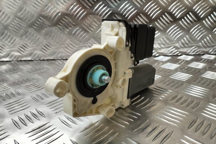 Motoras macara  dreapta spate 3C9959704/0536006001 Skoda Octavia a 2-