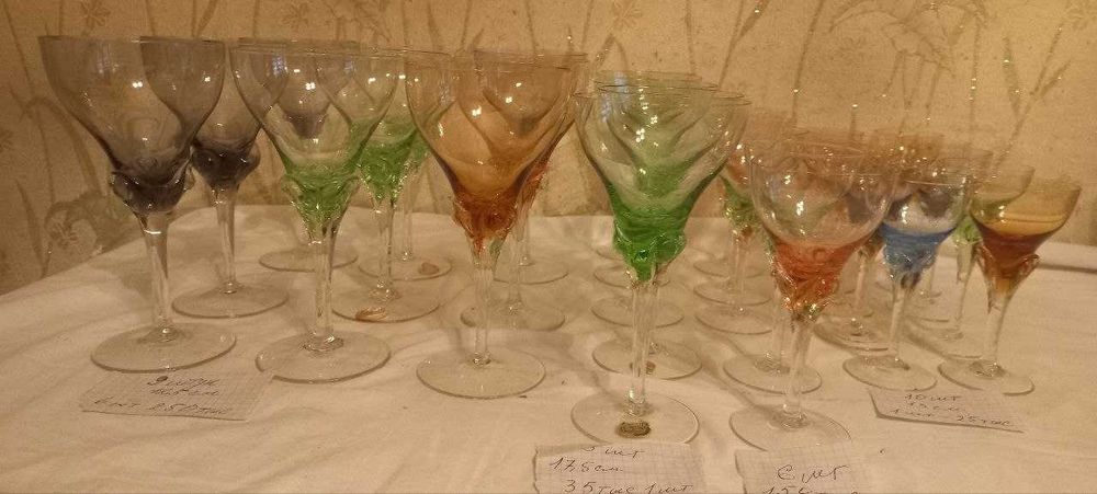 Фужеры и рюмки цветное чешское стекло. Цена указана за 6 фужеров.