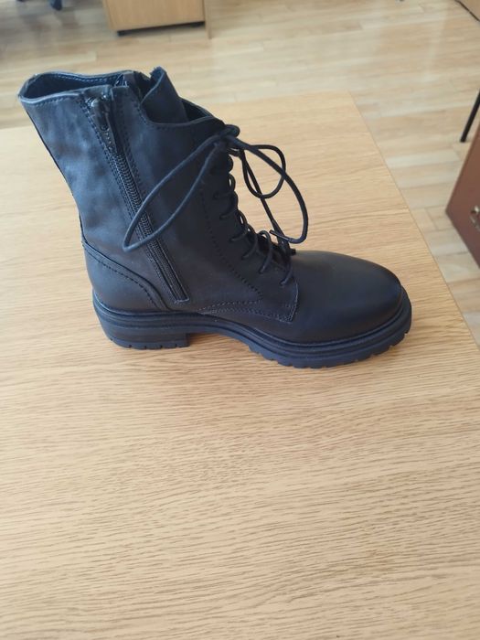 Продавам дамски боти