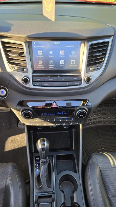 Vând Tucson cu carte service, full