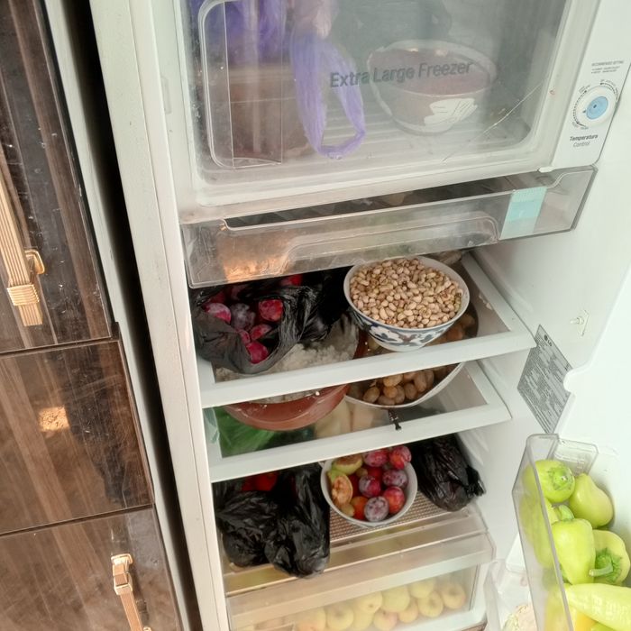 Холодильник почти новая