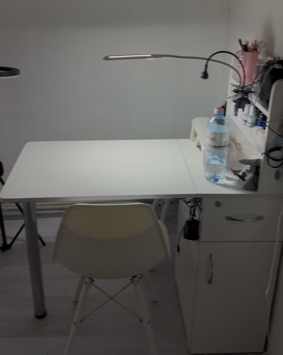 Маникюрный стол, стулья,комод