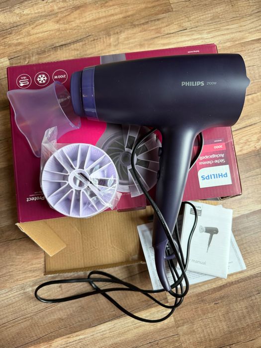 Нов сешоар Philips 2100 W с приставка Thermo Protect
