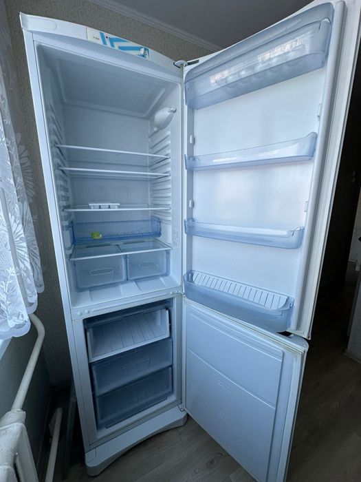 Продам холодильник