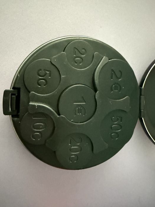 Чисто НОВ евро монетник