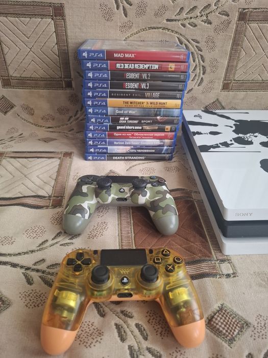 Продаю PS4 PRO +  несколько игр в подарок