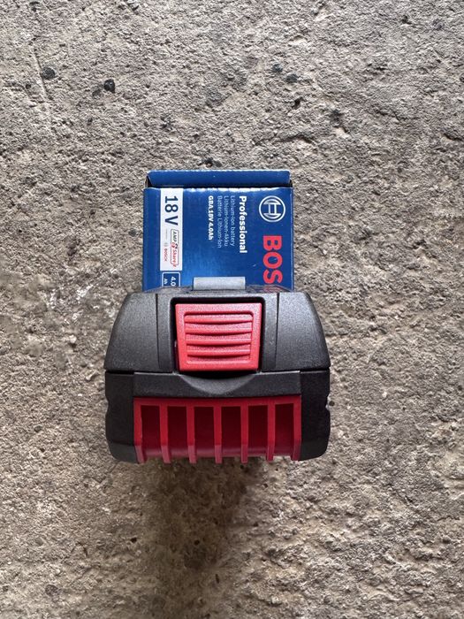 Baterii profesionale Bosch 18V și încărcător Li-Ion