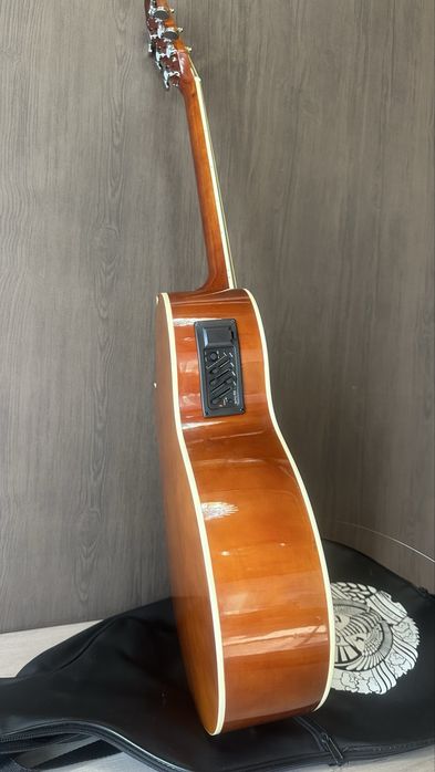 Акустическая гитара НОВАЯ