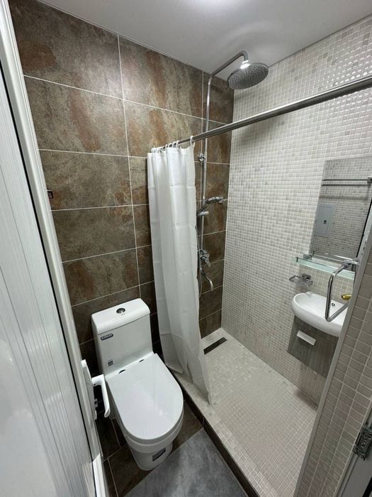 Чиланзар 4.  Метро.  1в2/4/4. Кирпич. Евро квартира