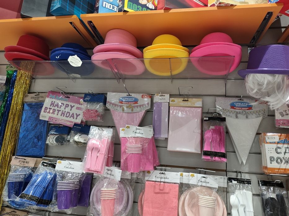 Продам парики , шляпы разных оттенков