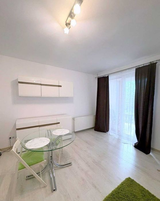 Privat, inchiriez 2 camere 58 mp, balcon, cu sau fără garaj in centru
