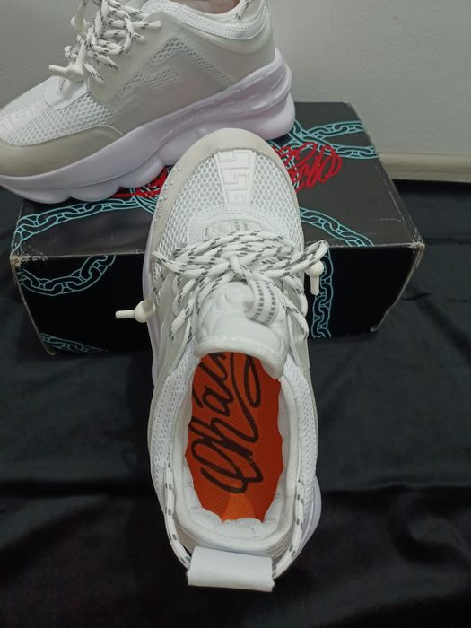 Adidași Versace   .