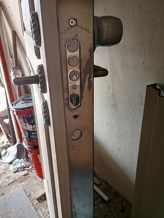 Входной дверь б/у