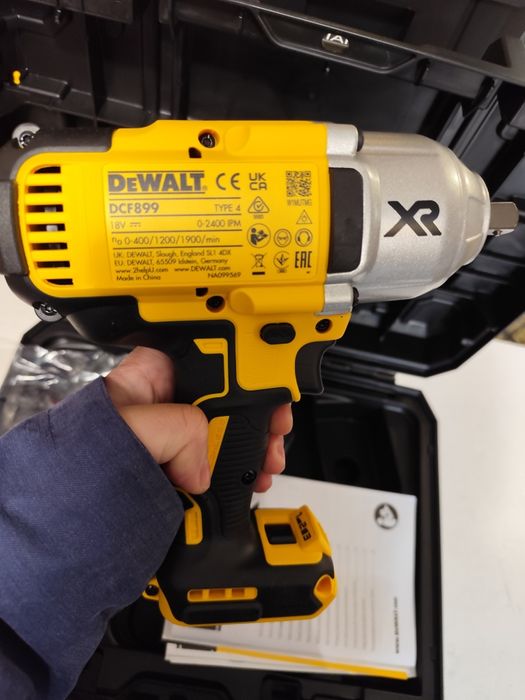 Топ модел акумулаторен Гайковерт Девалт DeWALT 18V