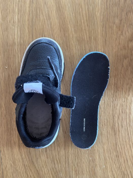 Маратонки Adidas 26 номер