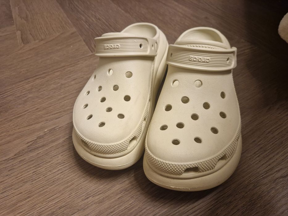 Vand crocsi originali