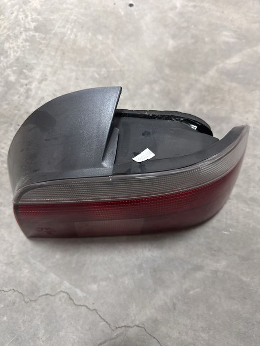 Задний правый фонарь Е39