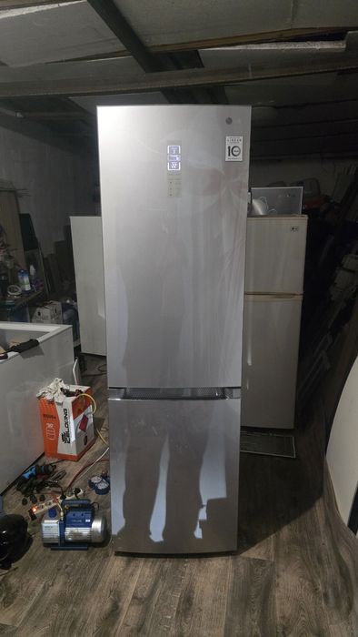 Продам новый холодильник LG.