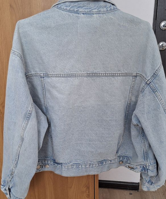 Продам джинсовую куртку