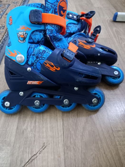 Роликовые коньки