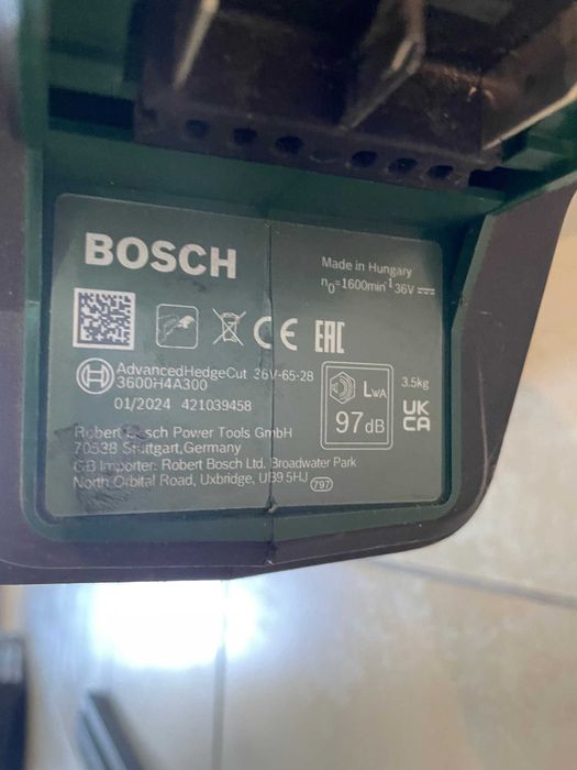 Motocoasa + foarfeca gard viu Bosch 36V, 2 acumulatori, incarcator