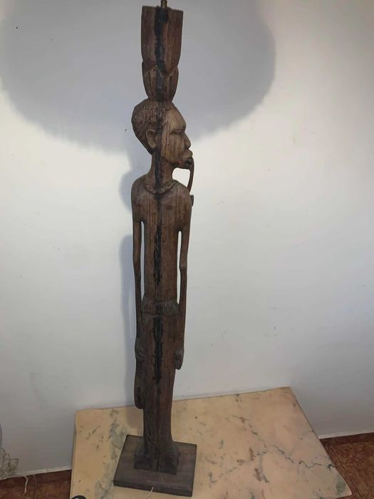 Veioza din lemn sculptat cu tenta africana