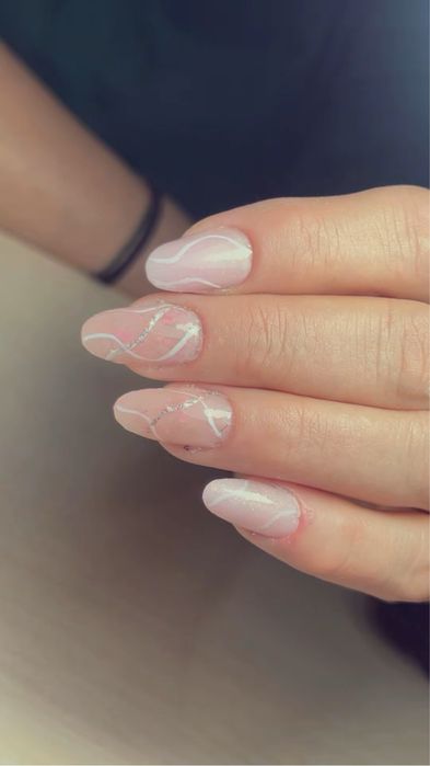 Маникюр и педикюр — доступно