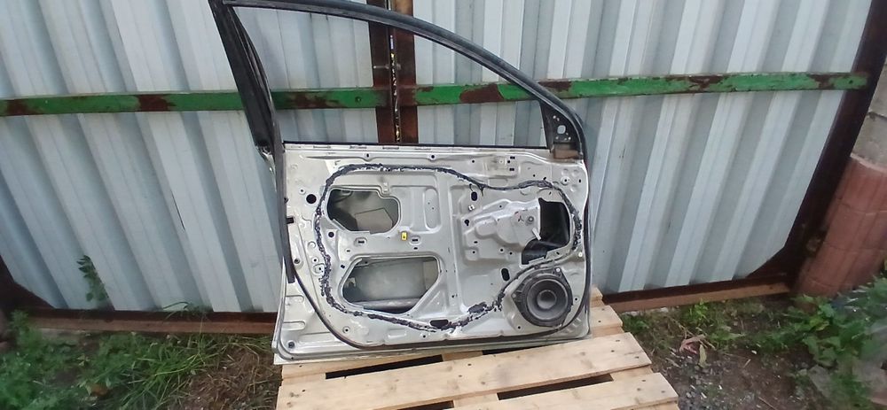 Дверь на авенсис toyota avensis