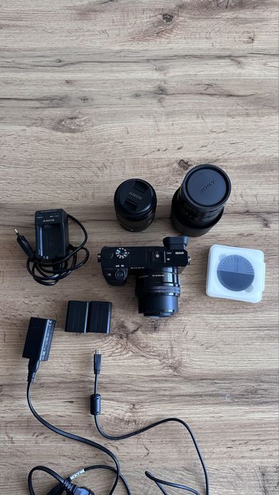 Sony Alpha 6100 + 3 обектива + аксесоари – пълен комплект