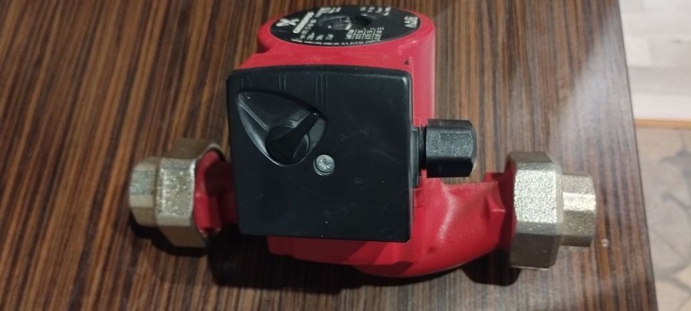 Насос циркуляционый .