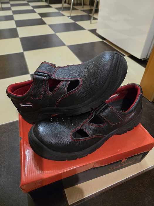 SANDALE DE LUCRU -Noi- Marimea 43