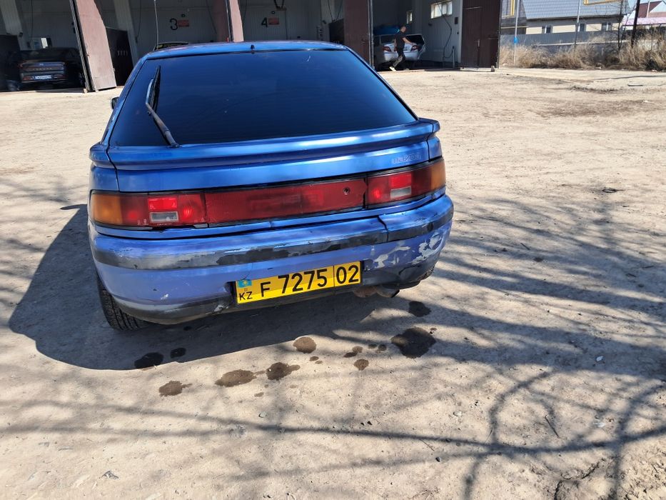 Машина мазда 323