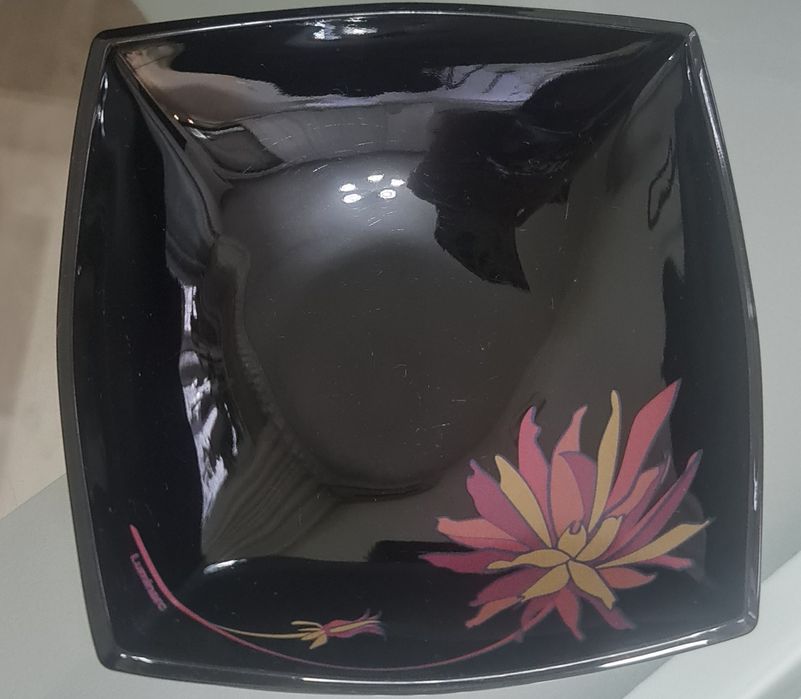 Продам столовый сервиз"LUMINARC".