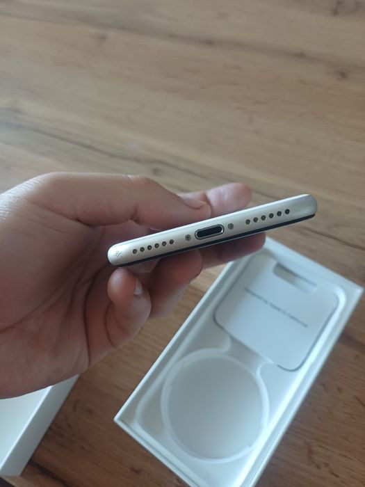iPhone SE 2 pentru piese sau reparatie - iCloud liber, Touch ID, pachet complet