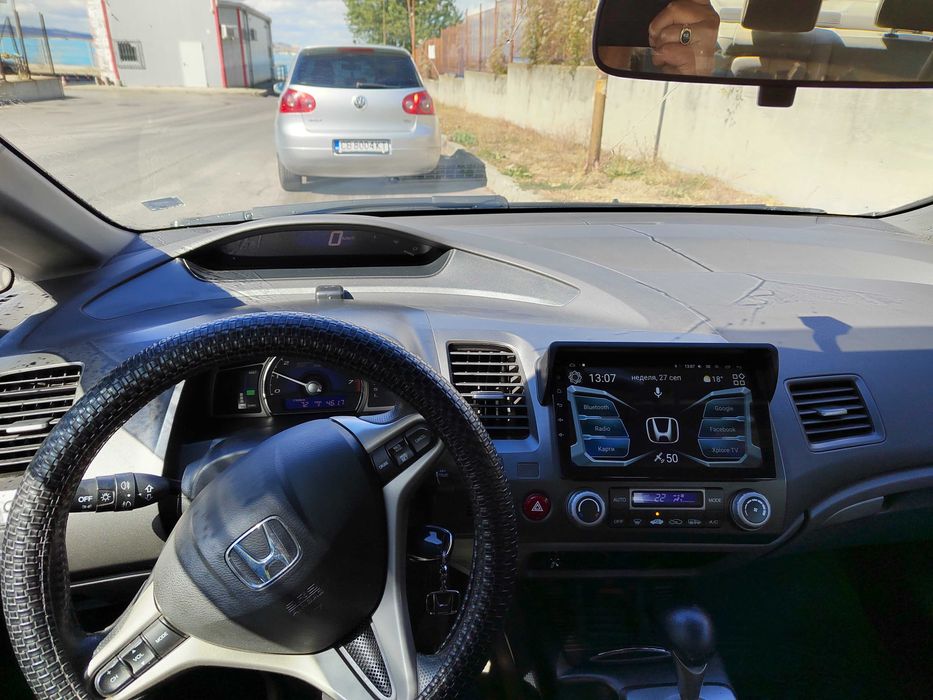 Продавам Honda Civic hibrid