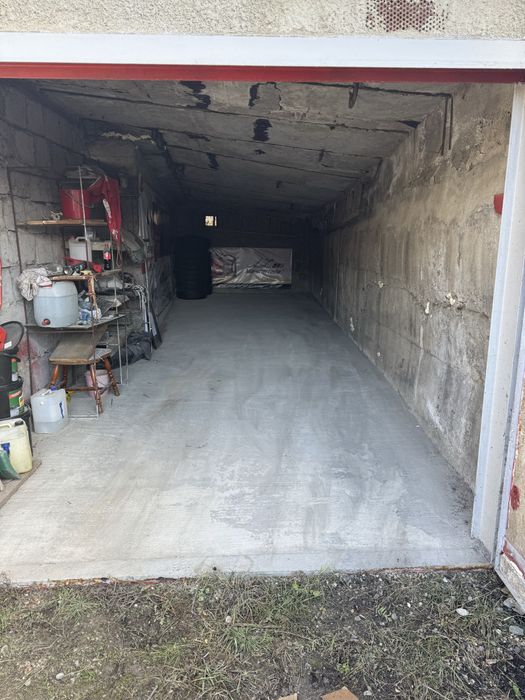 Vand garaj  /inchiriez