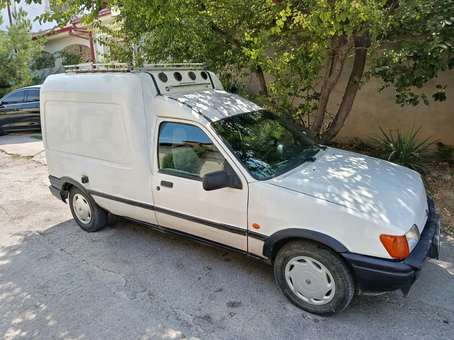 Продам машину Ford Курьер 1994