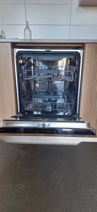 Посудомоечная машина Electrolux EES48200L (б/у, отличное состояние)