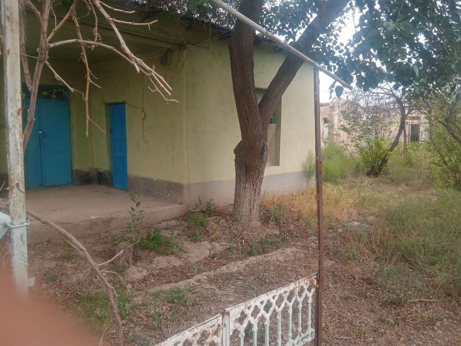 Касби сентири дустлик махаласида қурилиши тугаланмаган турар жой сотил