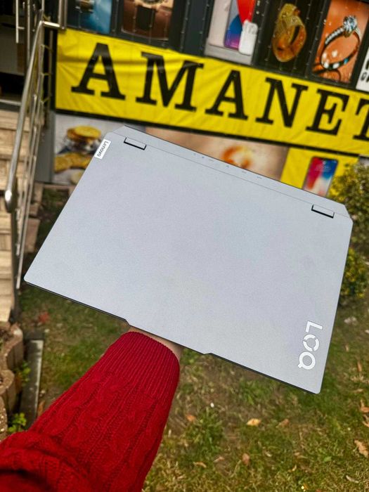 Laptop Gaming Lenovo LOQ 15.6"Full HD/AMD Ryzen 5/12GB /512GB SSD -NOU