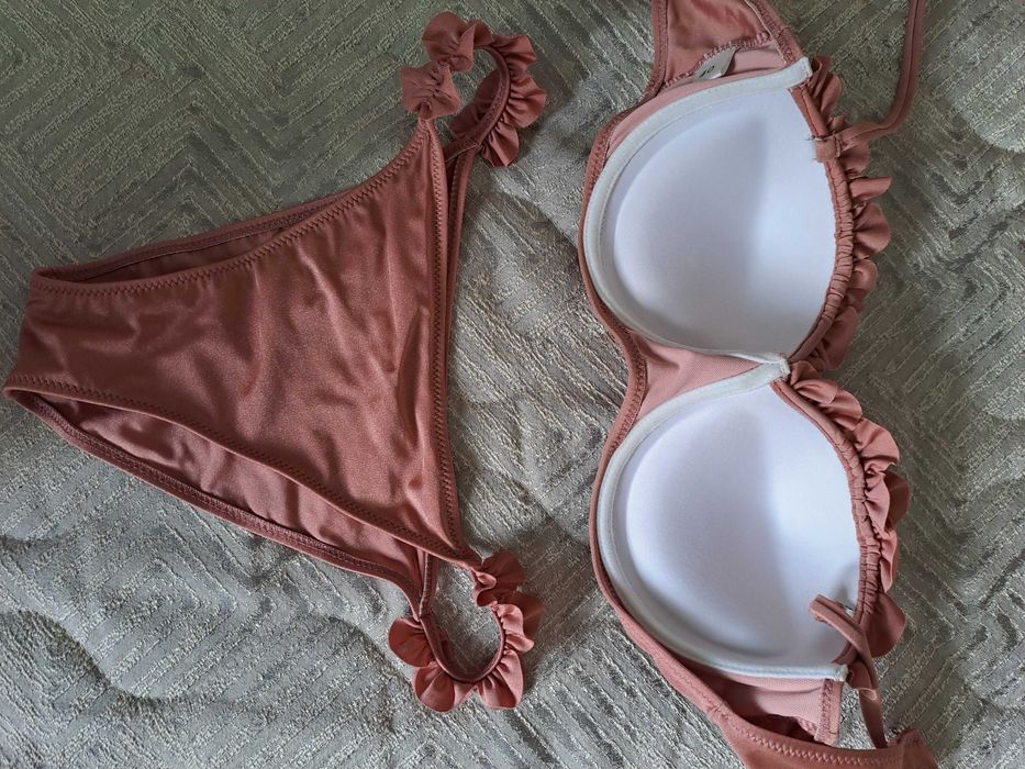 Нов бански пясъчно златист