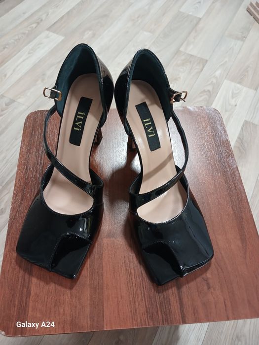 Туфли лаковые новые