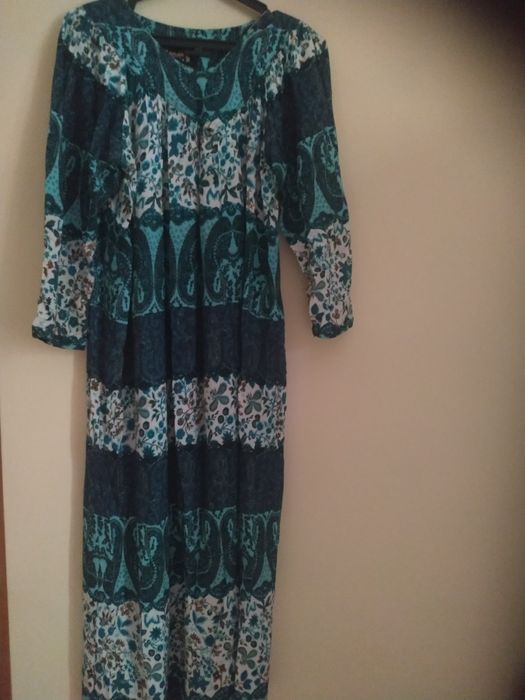 Продаю платья .1)Зелёное Турция 48-50 разм2) Индия х/ б 48-50 разм . .