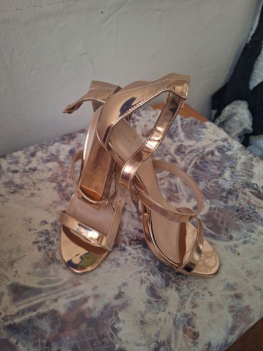 Sandale public desire