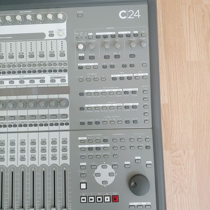 Avid C24 студийный цифровой микшер Digidesign
