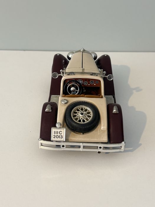 Метална кола Mercedes 1:24