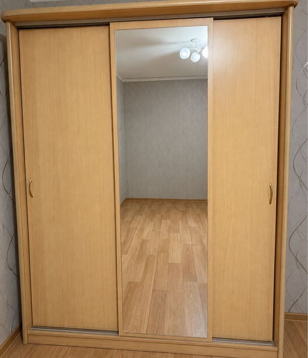 Шкаф для платьев